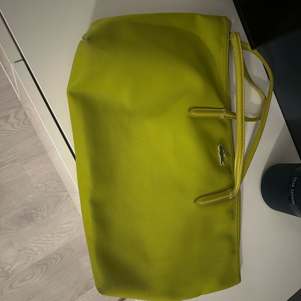 Lacoste bag with zipper and pick inside . Great condition and beautiful color .
